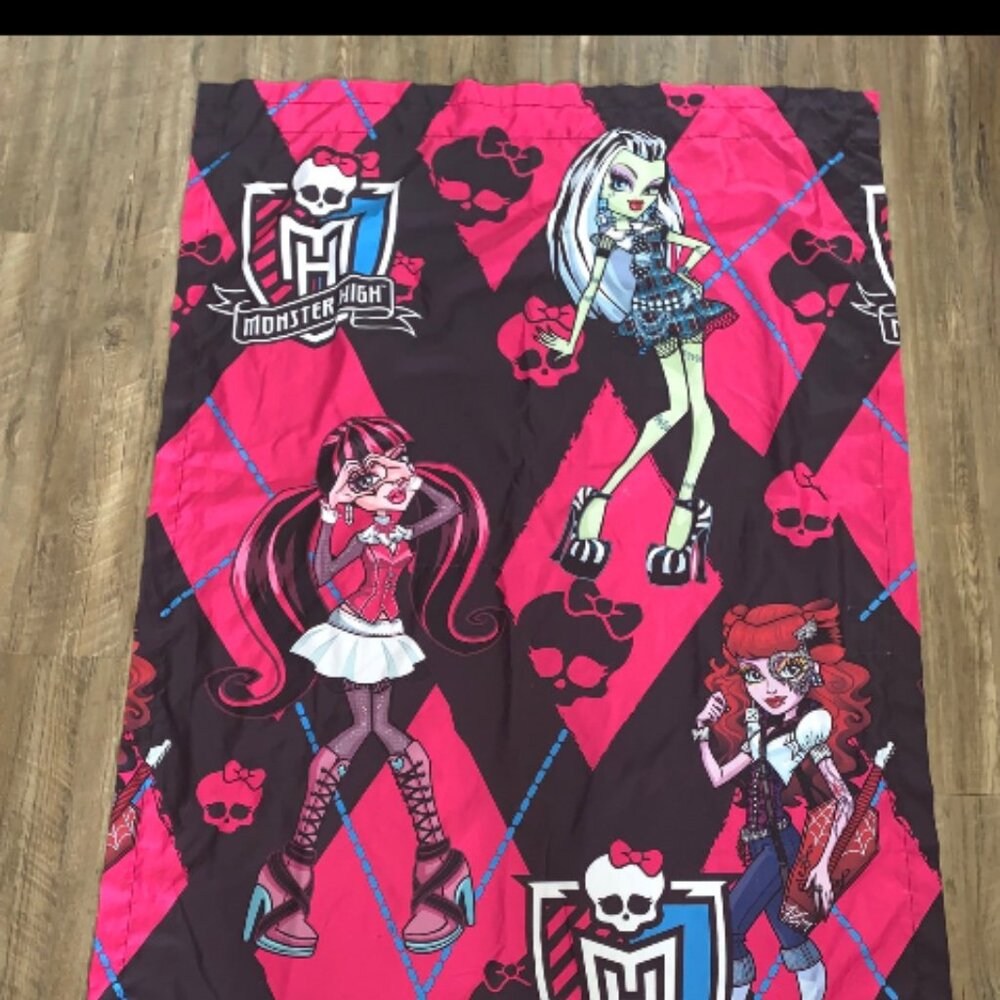 Monster high curtains 2pair